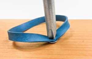 Cómo quitar un tornillo desgastado