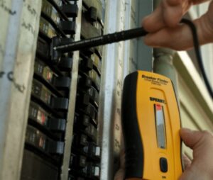 Los mejores detectores probadores de cables y disyuntores