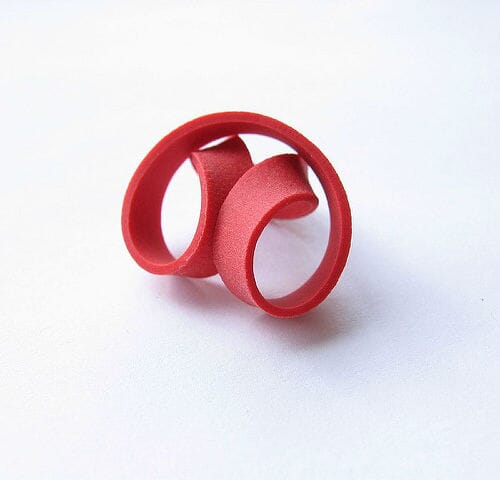 Muchos tornillos desgastados se pueden quitar fácilmente con solo usar una banda elástica ancha.