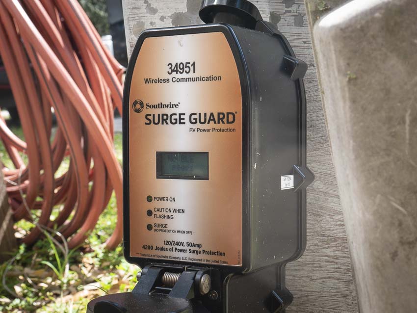 Protección contra sobretensiones Southwire 50A LCD
